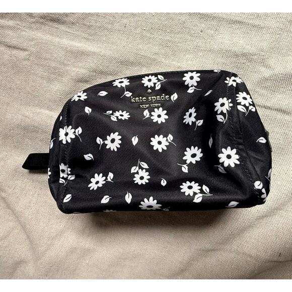kate spade Handbags - Kate Spade Chelsea Medium Cosmetic Bag Daisy Print Black Nylon Makeup Pouch K600